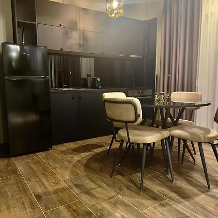 Individualliving 4 Excellent Location! ! ! شقة سالونيك
